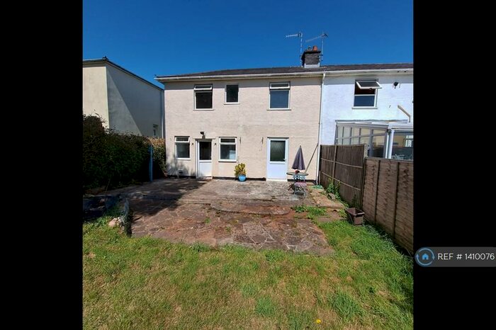 3 Bedroom Semi-Detached House To Rent In Trym Leaze, Bristol, BS9