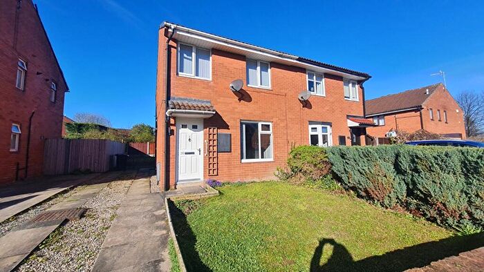3 Bedroom Semi Detached House To Rent In Cranmore Lane, Leeds, West Yorkshire, LS10