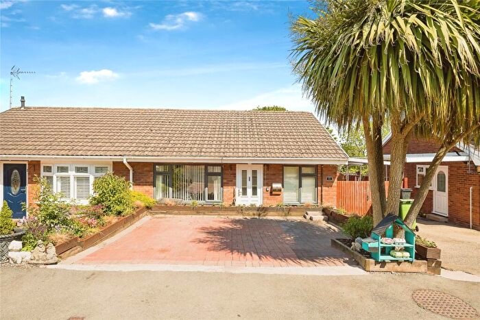 3 Bedroom Bungalow For Sale In Hall View, Caego, Wrexham, LL11