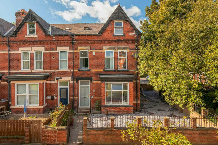 6 Bedroom House To Rent In Blenheim Square, Leeds, LS2