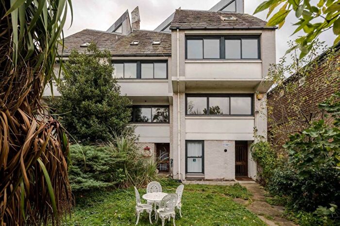 6 Bedroom Town House For Sale In Ferry Street, Isle Of Dogs, London, E14