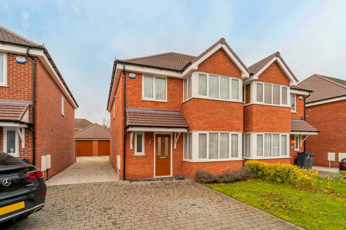 4 Bedroom Semi-Detached House To Rent In Beeches Avenue, Acocks Green, Birmingham, B27