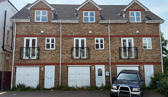 3 Bedroom Terraced House To Rent In Prospect Avenue, Rochester, ME2