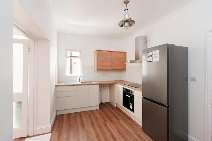 1 Bedroom Flat To Rent In Brunswick Square, Hove, East Sussex, BN3