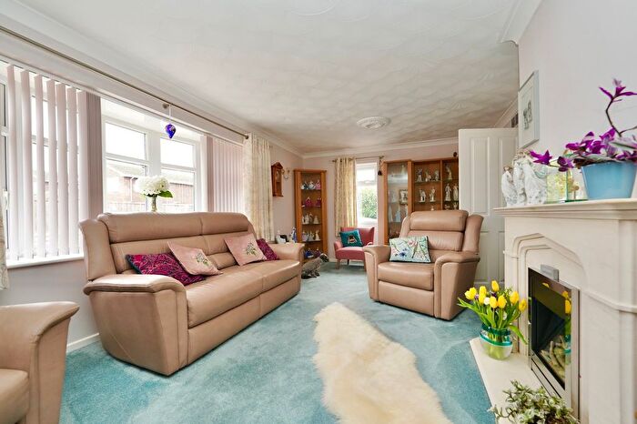 4 Bedroom Detached House For Sale In Greenfields, Earith, Huntingdon, PE28