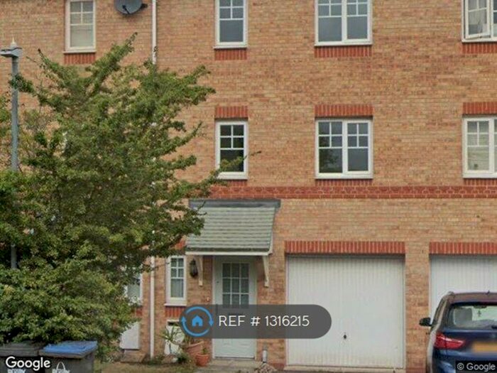 3 Bedroom Terraced House To Rent In Izod Road, Rugby, CV21