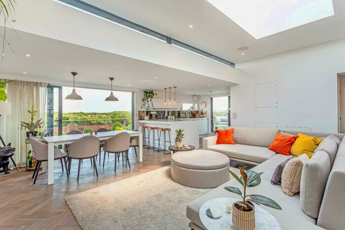 2 Bedroom Penthouse To Rent In Station Road, Gerrards Cross, SL9