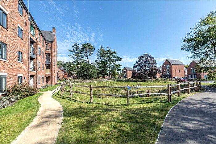 1 Bedroom Flat For Sale In Ottershaw, Chertsey, Surrey, KT16