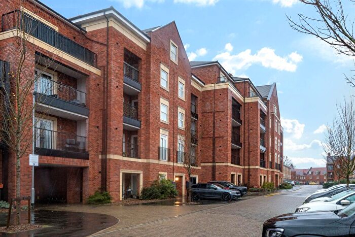 2 Bedroom Flat For Sale In Toye Avenue, London, N20