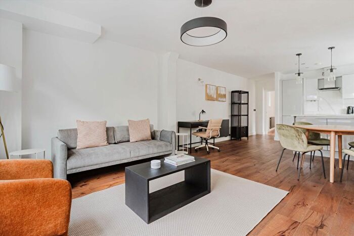 2 Bedroom Flat To Rent In Henriques Street, Whitechapel, E1