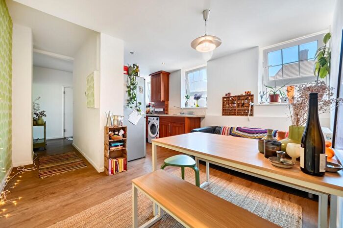 4 Bedroom Flat To Rent In Mcmillan Street, Gilbert House Mcmillan Street, SE8