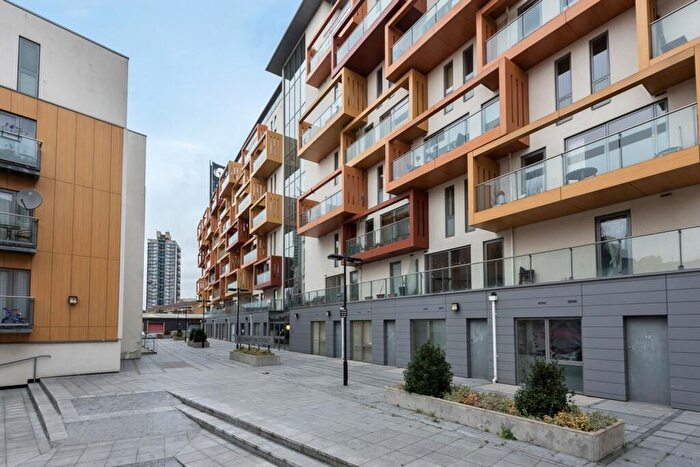 2 Bedroom Flat For Sale In Crampton Street, London, SE17