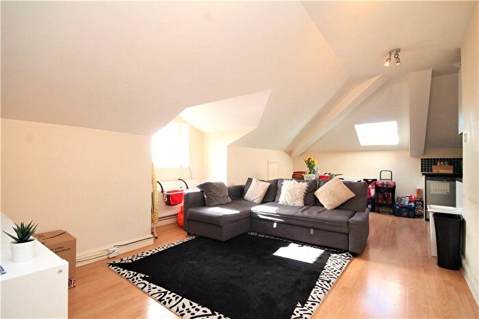 3 Bedroom Flat To Rent In Kidderminster Road, Croydon, CR0