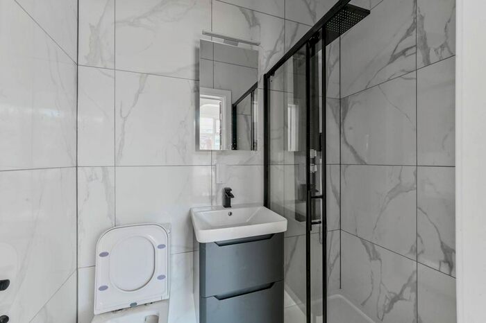 3 Bedroom Flat To Rent In Chingford Avenue, Chingford, London, E4