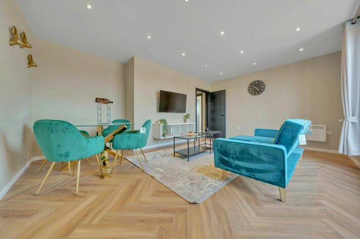 2 Bedroom Flat To Rent In Canberra Road, London, W13