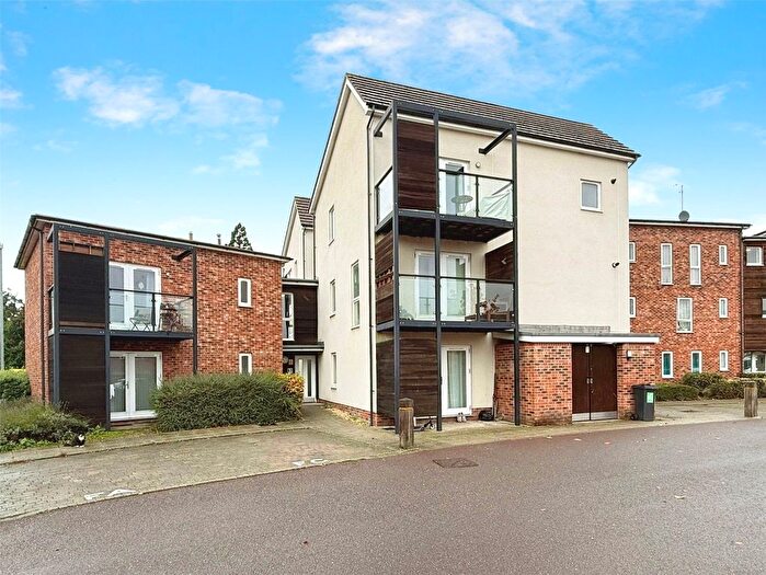 2 Bedroom Flat For Sale In Hampden Crescent, Bracknell, Berkshire, RG12