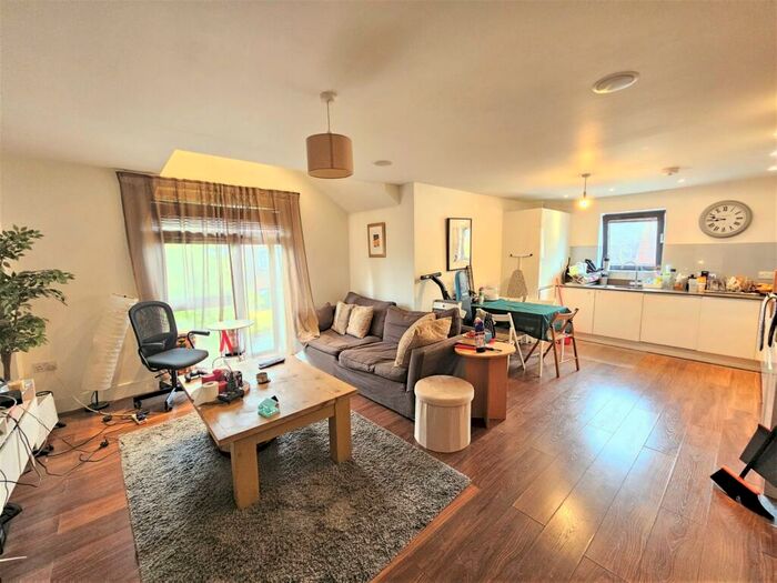 2 Bedroom Flat To Rent In High Road, East Finchley, N2