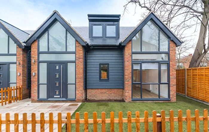 2 Bedroom Detached House To Rent In Edeleny Close, East Finchley, London, N2