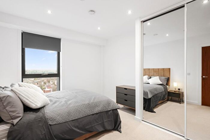 2 Bedroom Flat To Rent In Sutton Court Road Sutton, SM1