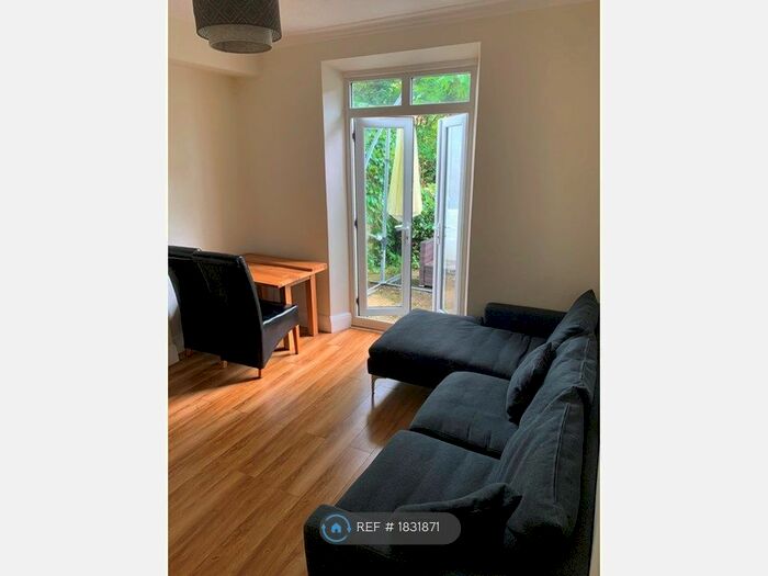 2 Bedroom Flat To Rent In Victoria Road, London, NW6