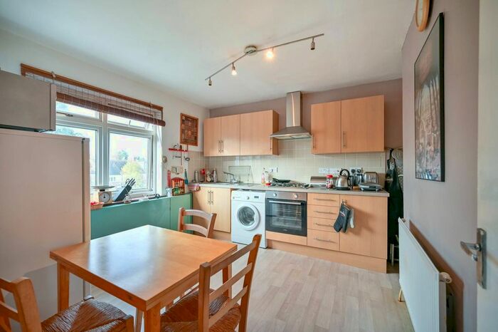 1 Bedroom Flat To Rent In Robin Hood Way, Kingston Vale, London, SW15