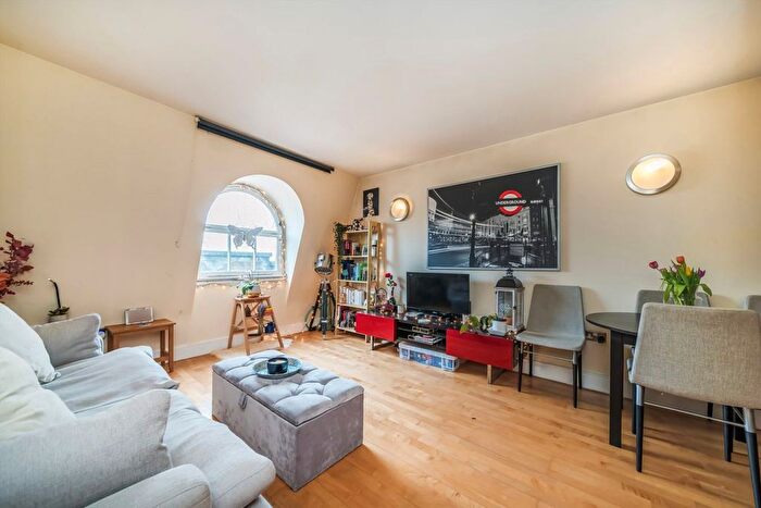 2 Bedroom Flat For Sale In Chiswick High Road, Chiswick, W4