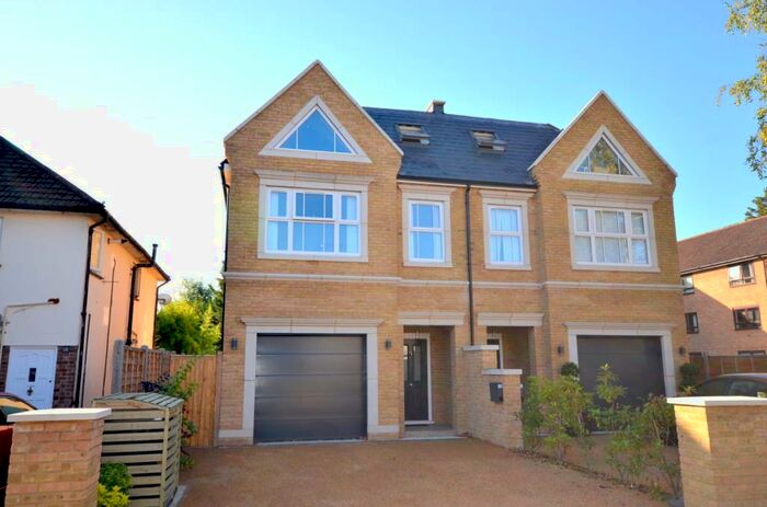 4 Bedroom Semi-Detached House To Rent In Sycamore Grove, New Malden, KT3