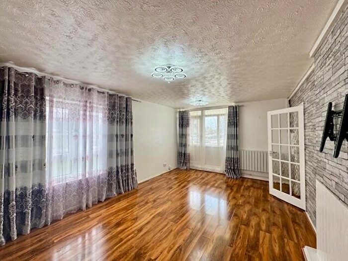 2 Bedroom Apartment To Rent In Herrick Close, SO19