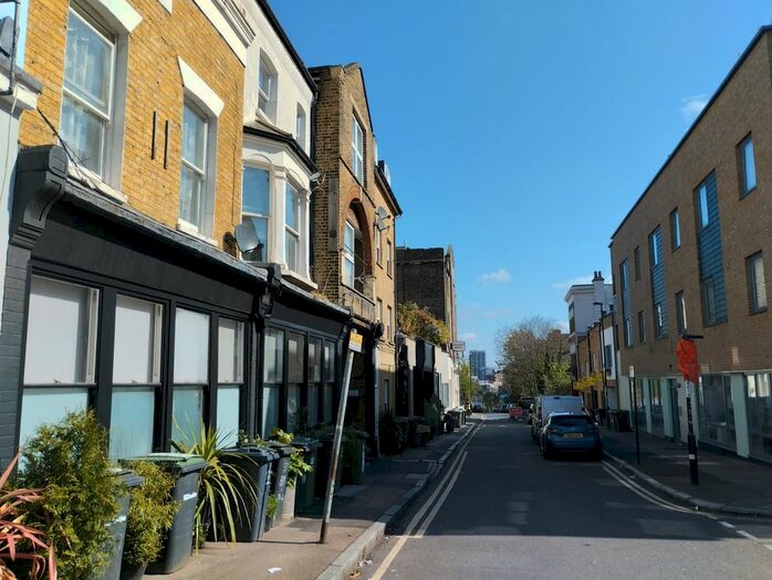 2 Bedroom Flat To Rent In Tanners Hill, London, SE8