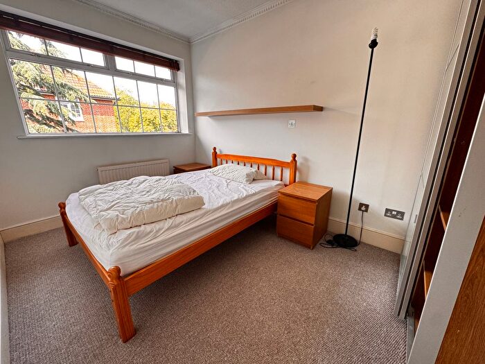 2 Bedroom Flat For Sale In Halton Road, London, N1