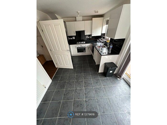 3 Bedroom End Terrace House To Rent In Guardian Way, Luton, LU1