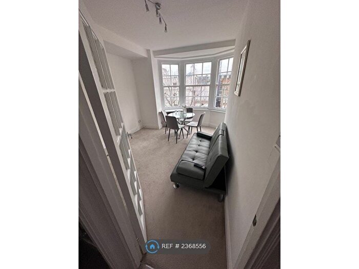 1 Bedroom Flat To Rent In Queens Court, London, W2