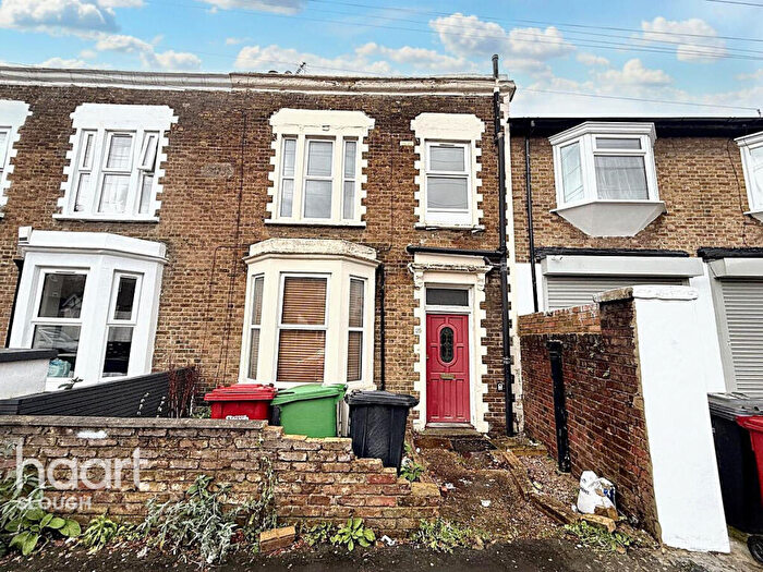 3 Bedroom Terraced House For Sale In Park Street, Slough, SL1