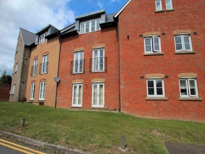 2 Bedroom Flat To Rent In Strouds Close, Swindon, SN3