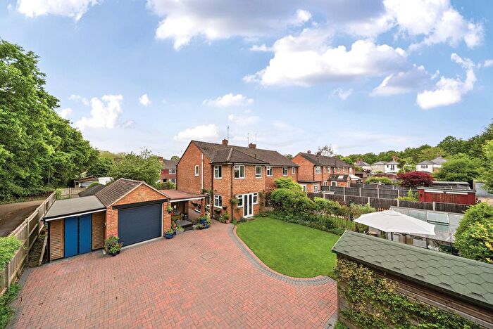 3 Bedroom Semi-Detached House For Sale In Bonners Close, Woking, GU22