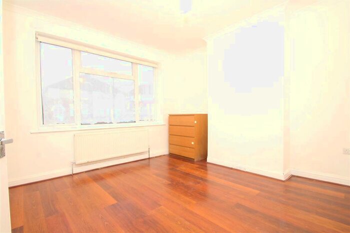 3 Bedroom Semi-Detached House To Rent In Middleton Avenue, Greenford UB6