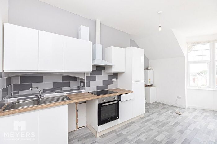 2 Bedroom Flat To Rent In Southbourne Grove, Bournemouth, BH6