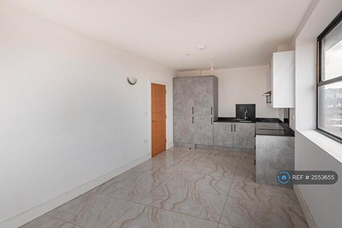 1 Bedroom Flat To Rent In Farnsby Street, Swindon, SN1