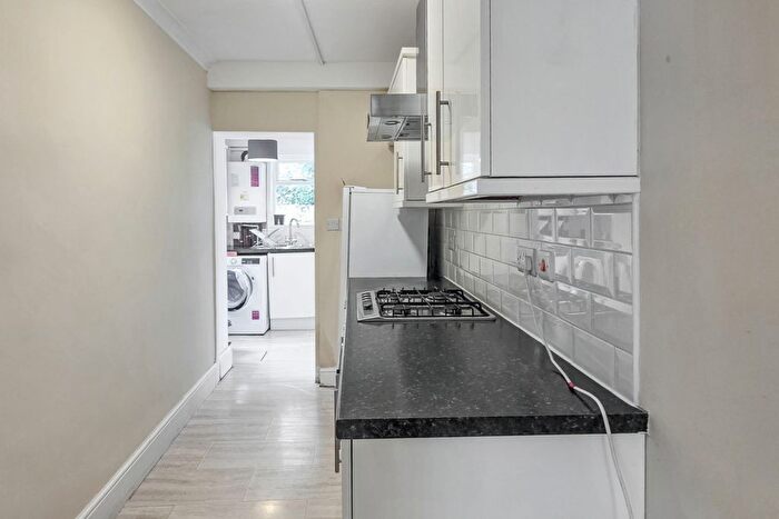 1 Bedroom Flat For Sale In Greenside Road, London, W12