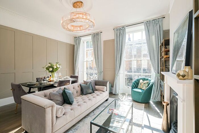 3 Bedroom Maisonette To Rent In Connaught Street, Hyde Park, W2