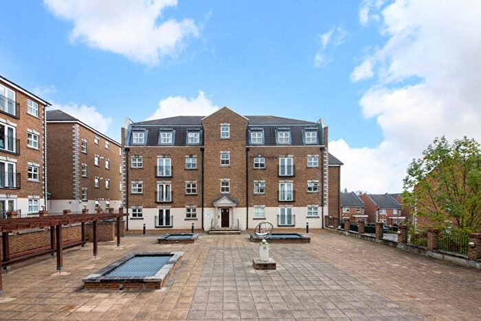 2 Bedroom Flat To Rent In Brook Square, Charlton, SE18