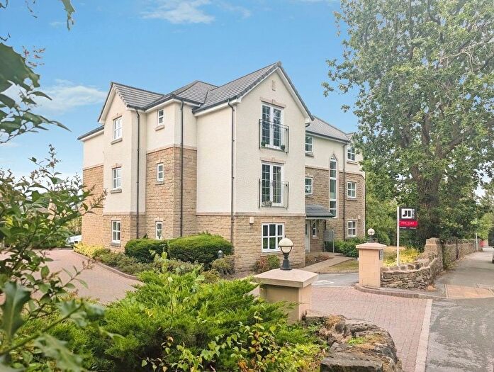 2 Bedroom Flat For Sale In Nab Lane, Shipley, BD18