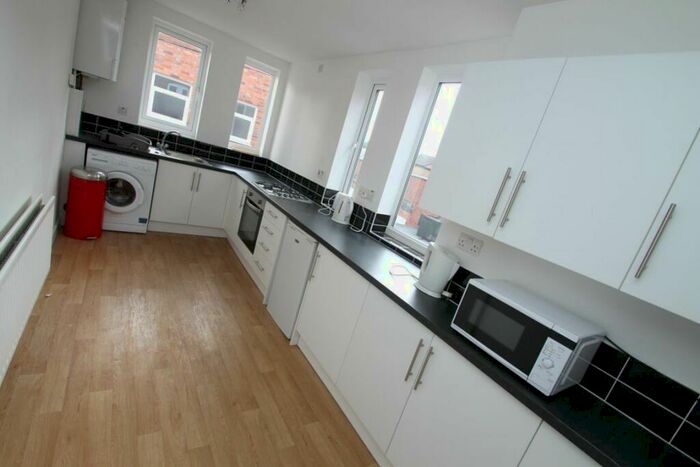 5 Bedroom Flat To Rent In Braunstone Gate, Leicester, LE3