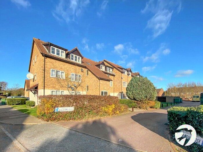 Studio To Rent In Falcon Close, Dartford, DA1