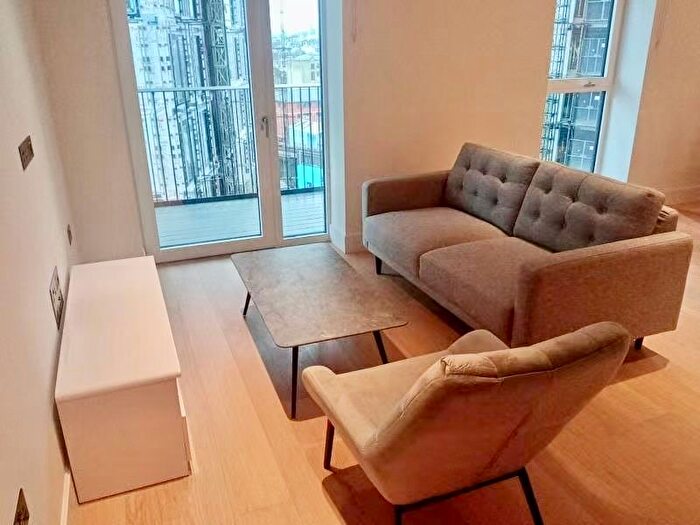 1 Bedroom Flat To Rent In Cascade Way, London, W12