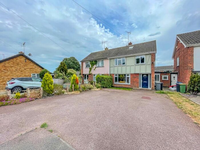 3 Bedroom Semi-Detached House To Rent In Appleyard Avenue, Hockley, SS5