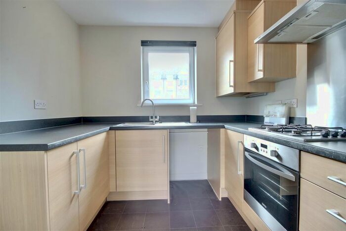 2 Bedroom Flat To Rent In Tudor Crescent, Cosham, Portsmouth, PO6