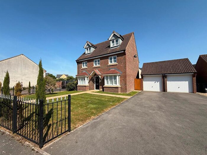 5 Bedroom Detached House For Sale In Thyme Road, Melksham, SN12