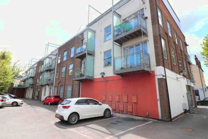 2 Bedroom Flat To Rent In , Baddow Road, CM2