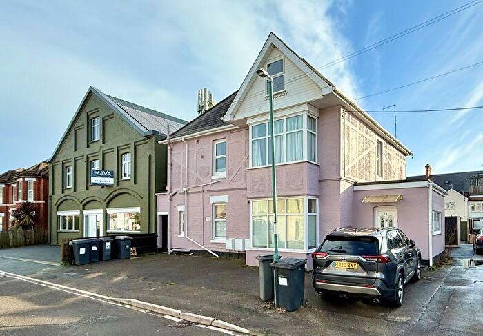 2 Bedroom Flat For Sale In Wickham Road, Pokesdown, BH7